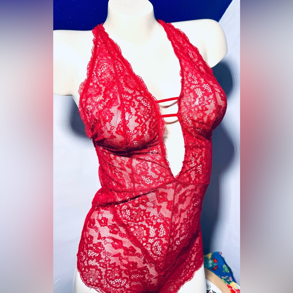 Nordstrom, adorable red lace, racer back, boy leg Romper, Teddy, NWOT, MEDIUM